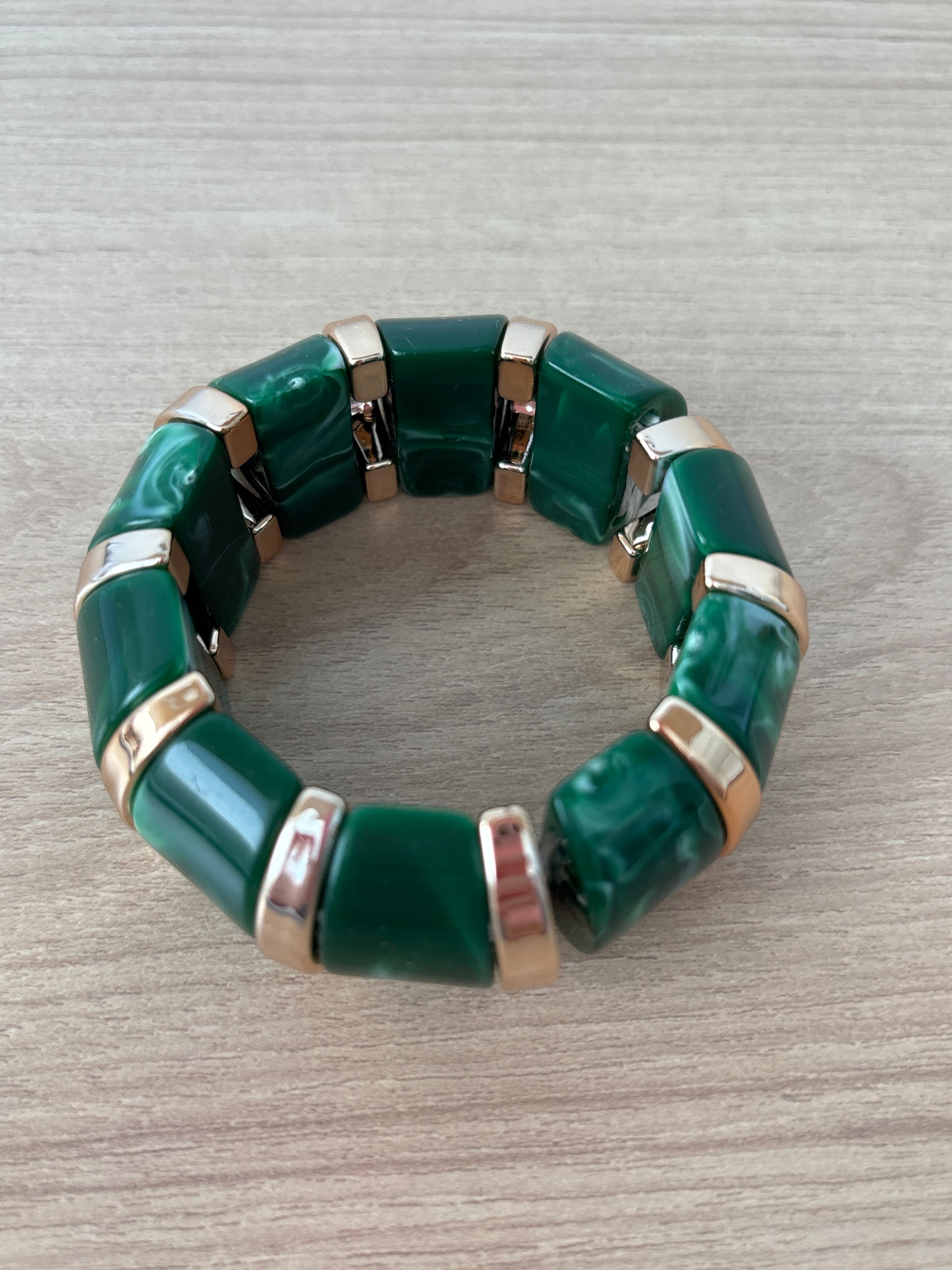 Pulseira Esmeralda Luxo com Detalhes Dourados